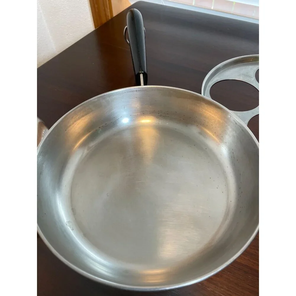 Vintage Revereware 4-Egg Poaching Skillet with Lid - 8" - 1950's model! - Picture 6 of 8